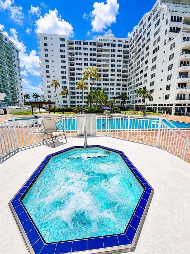 5005 Collins Ave, Unit 616, Miami Beach, FL 33140 Photo