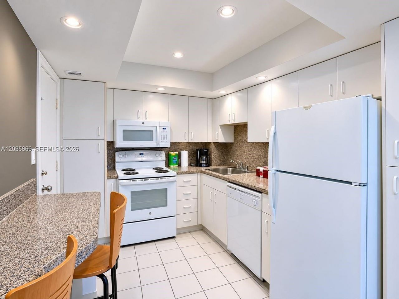 5005 Collins Ave, Unit 616, Miami Beach, FL 33140 Photo
