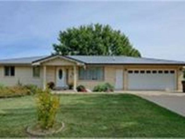 2324 Briarwood Drive, Asbury, IA 52002