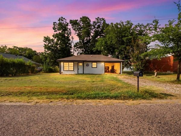 302 Gene Autry Drive, Tioga, TX 76271