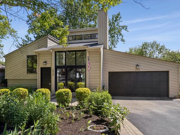 2929 NorthCreek Drive , Woodridge, IL 60517
