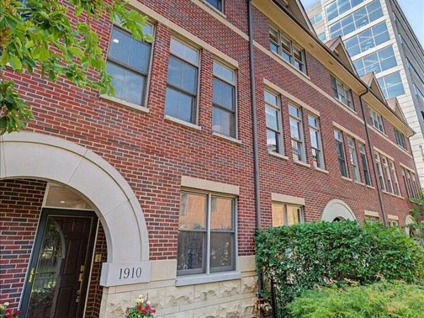 1910 S Prairie Avenue , Chicago, IL 60616