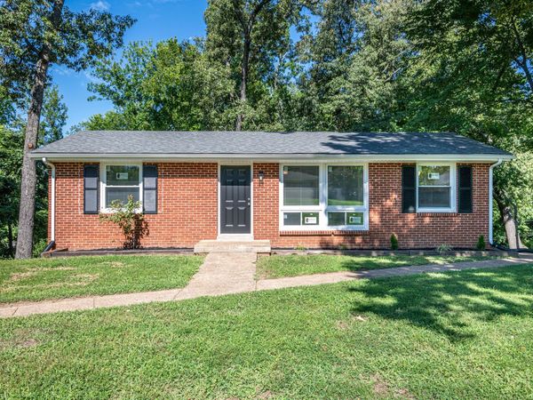 108 Meadowbrook Dr , Clarksville, TN 37042