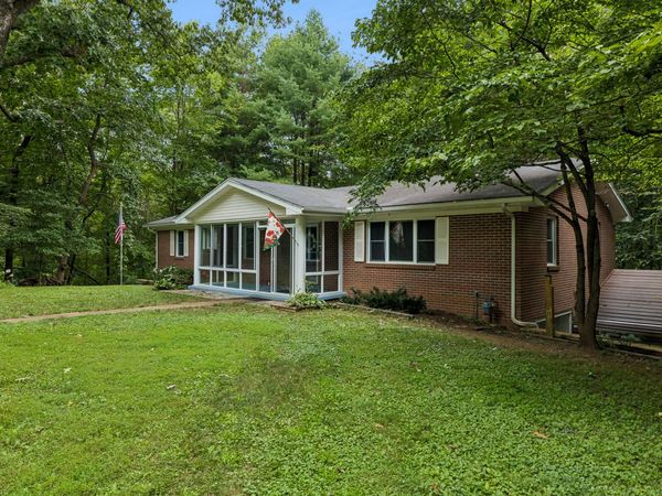 302 W Point Dr , Lafayette, TN 37083