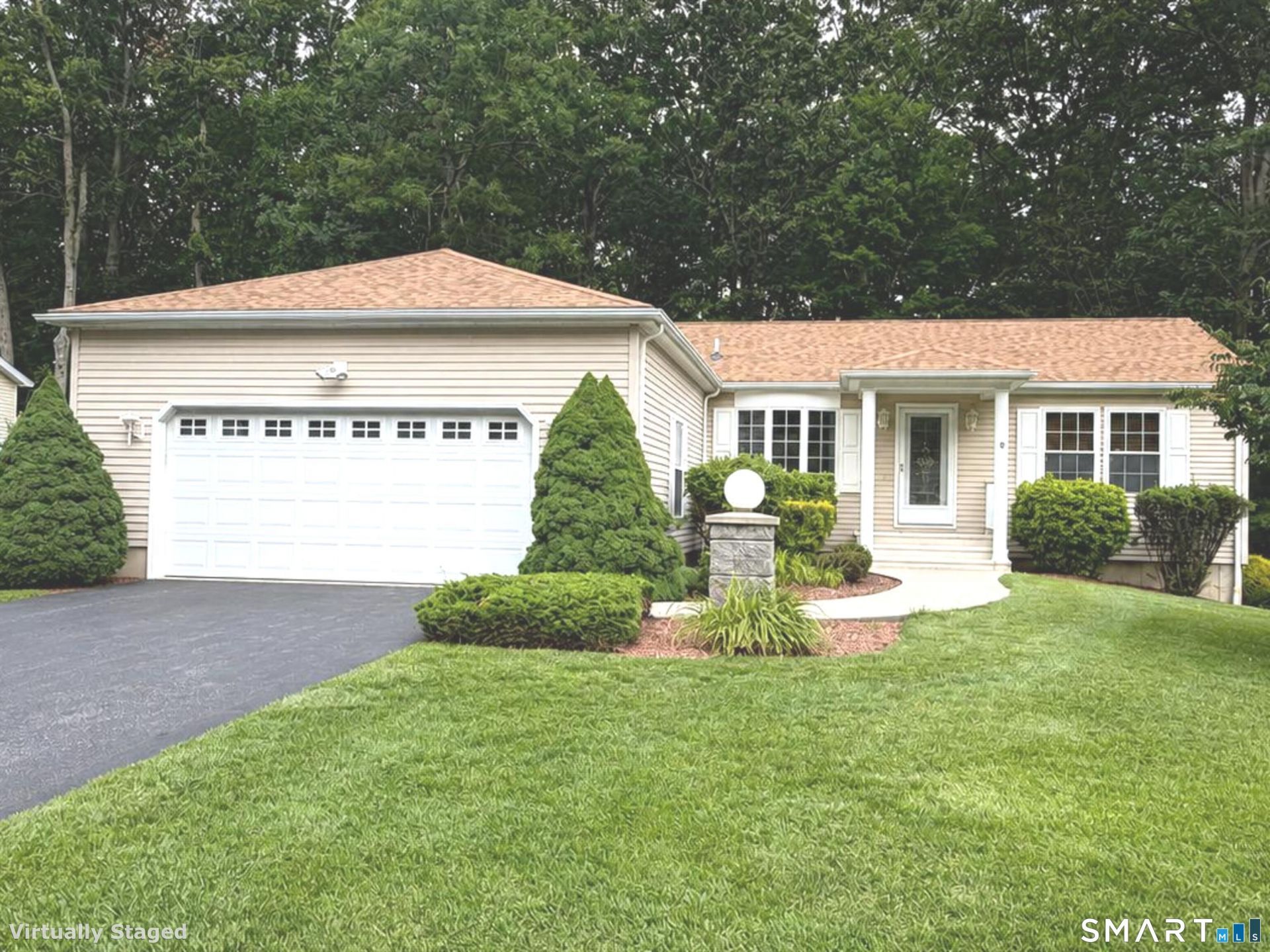 9 Paint Brush, Montville, CT 06382 Main Photo