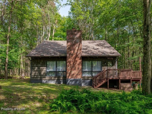 9 Mountain Glen Drive, Gouldsboro, PA 18424