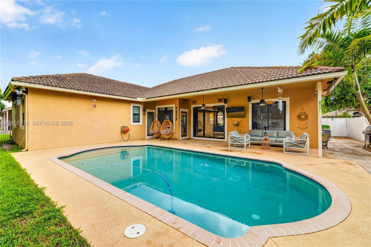 12617 NW 23rd St, Pembroke Pines, FL 33028 Photo