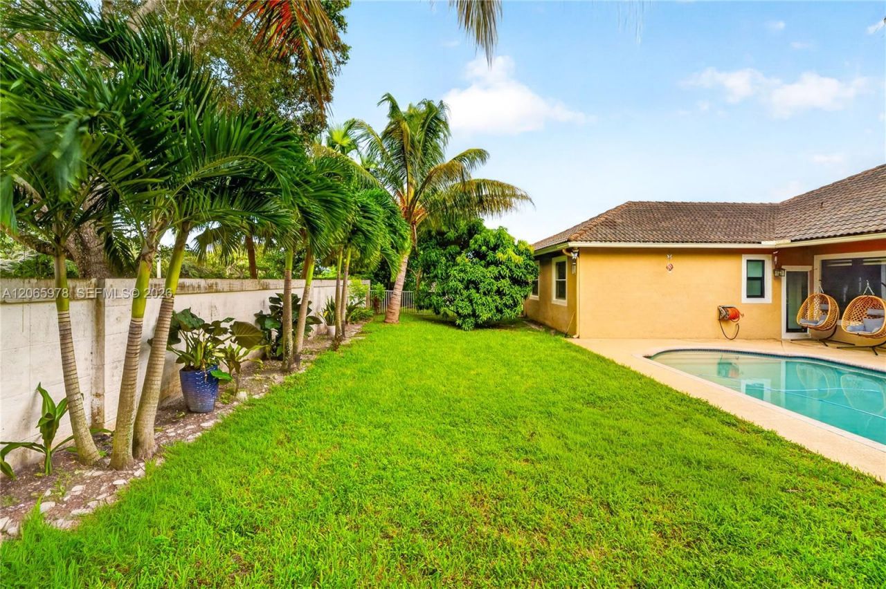 12617 NW 23rd St, Pembroke Pines, FL 33028 Photo