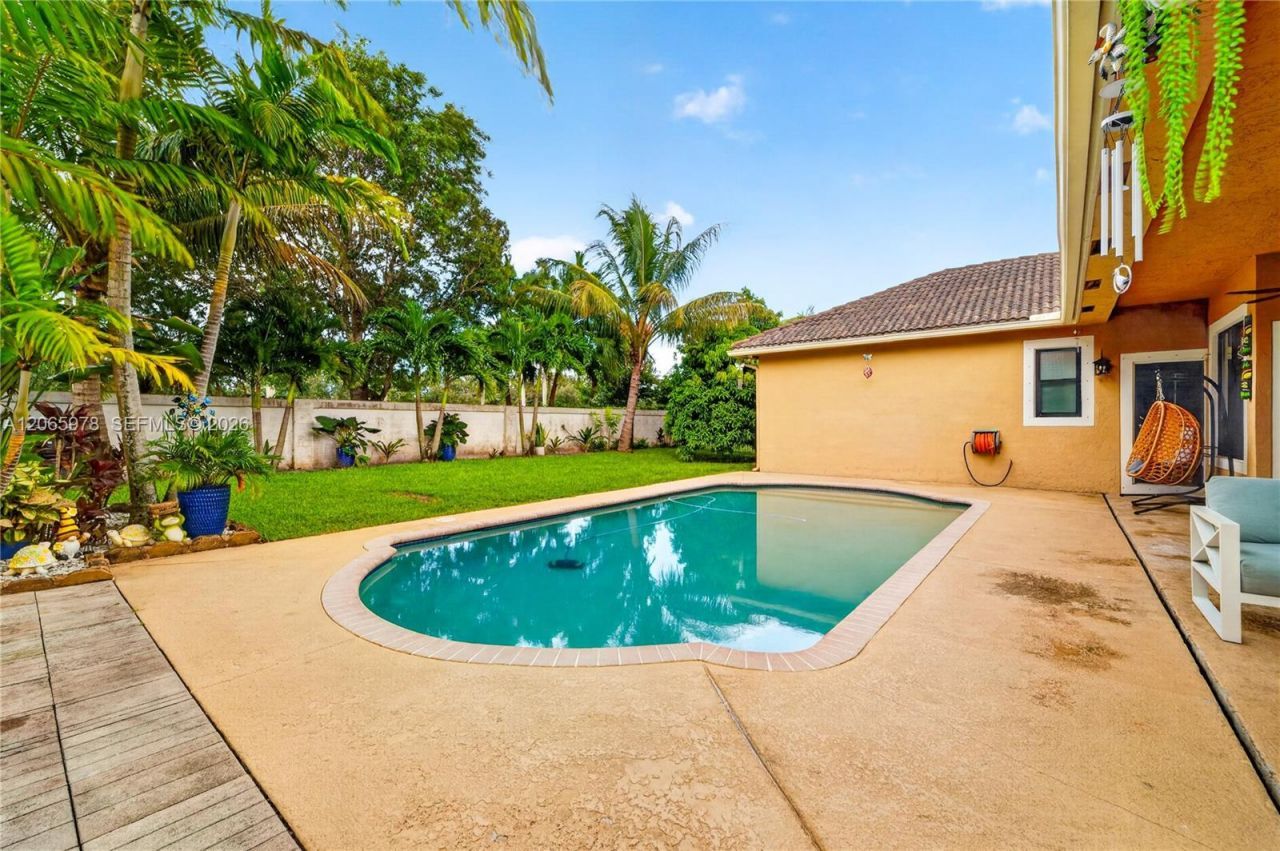12617 NW 23rd St, Pembroke Pines, FL 33028 Photo