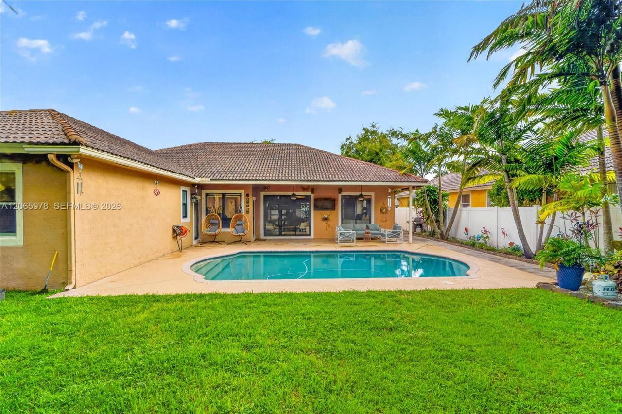 12617 NW 23rd St, Pembroke Pines, FL 33028 Photo