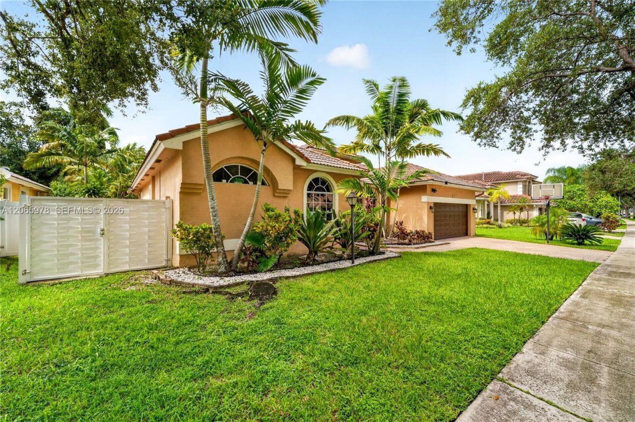 12617 NW 23rd St, Pembroke Pines, FL 33028 Photo