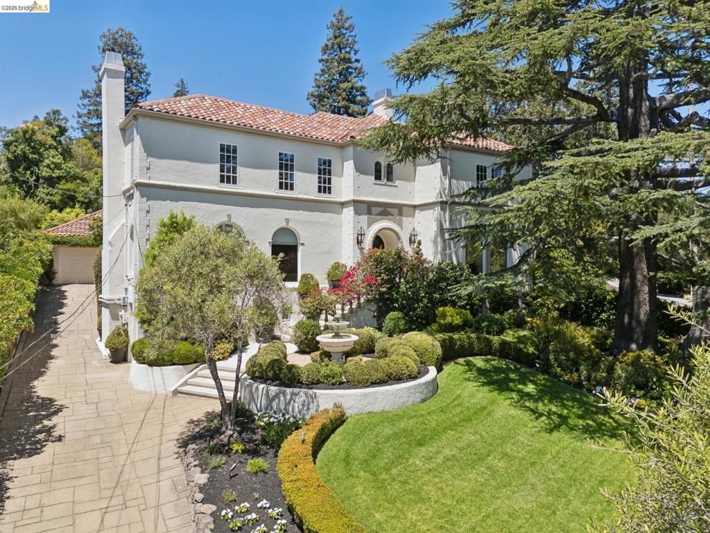 1300 Sunnyhills Rd, Oakland, CA 94610 Main Photo