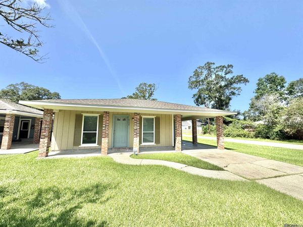 8740 Aubin St, Denham Springs, LA 70726