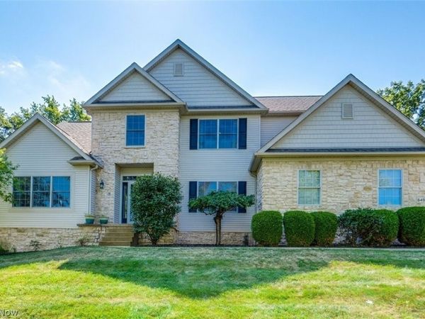 8493 Deacon Avenue NW, North Canton, OH 44720
