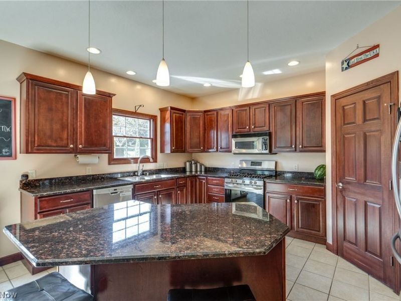 8493 Deacon Avenue NW, North Canton, OH 44720 Photo 16
