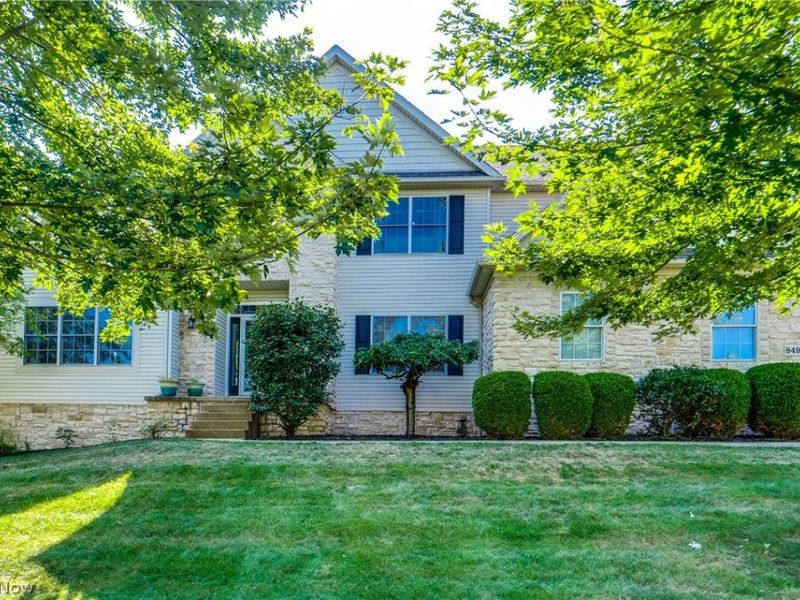 8493 Deacon Avenue NW, North Canton, OH 44720 Photo 2