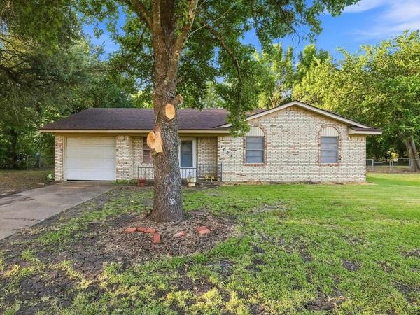 1008 Yeager Street, Honey Grove, TX 75446