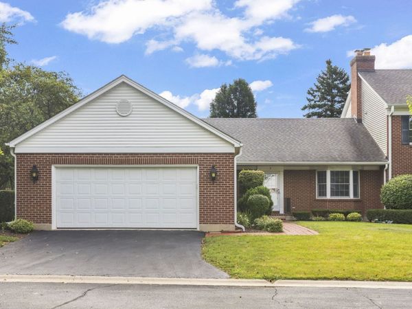 7 Douglas Drive , Sugar Grove, IL 60554