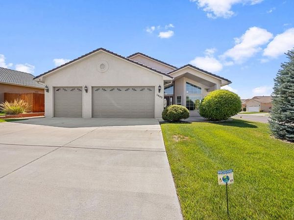 1003 Olivecrest Dr, Pueblo, CO 81005