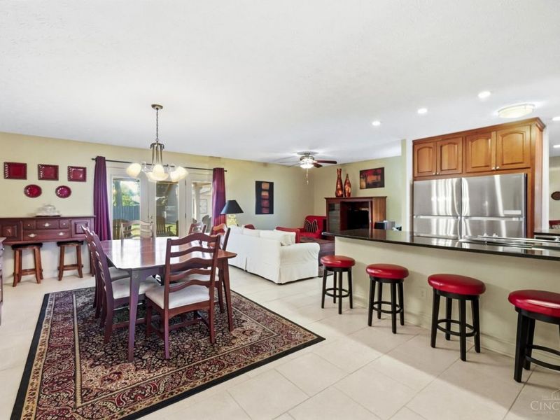 1080 Heathshire Drive, Centerville, OH 45459 Photo 2