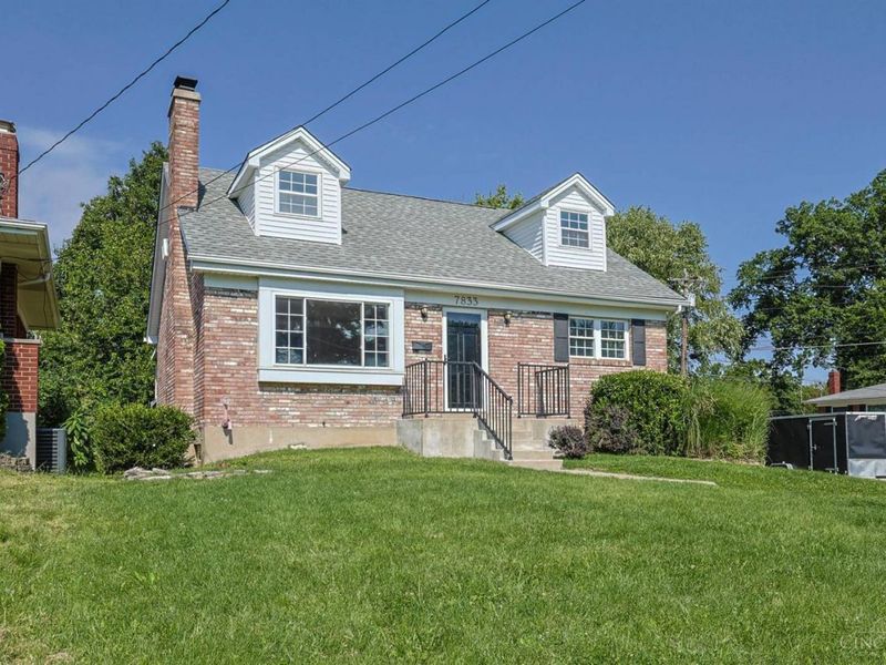 7833 Spirea Drive, Sycamore Township, OH 45236 Photo 2