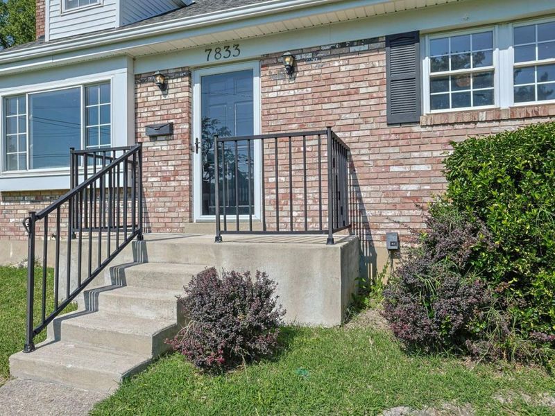 7833 Spirea Drive, Sycamore Township, OH 45236 Photo 4