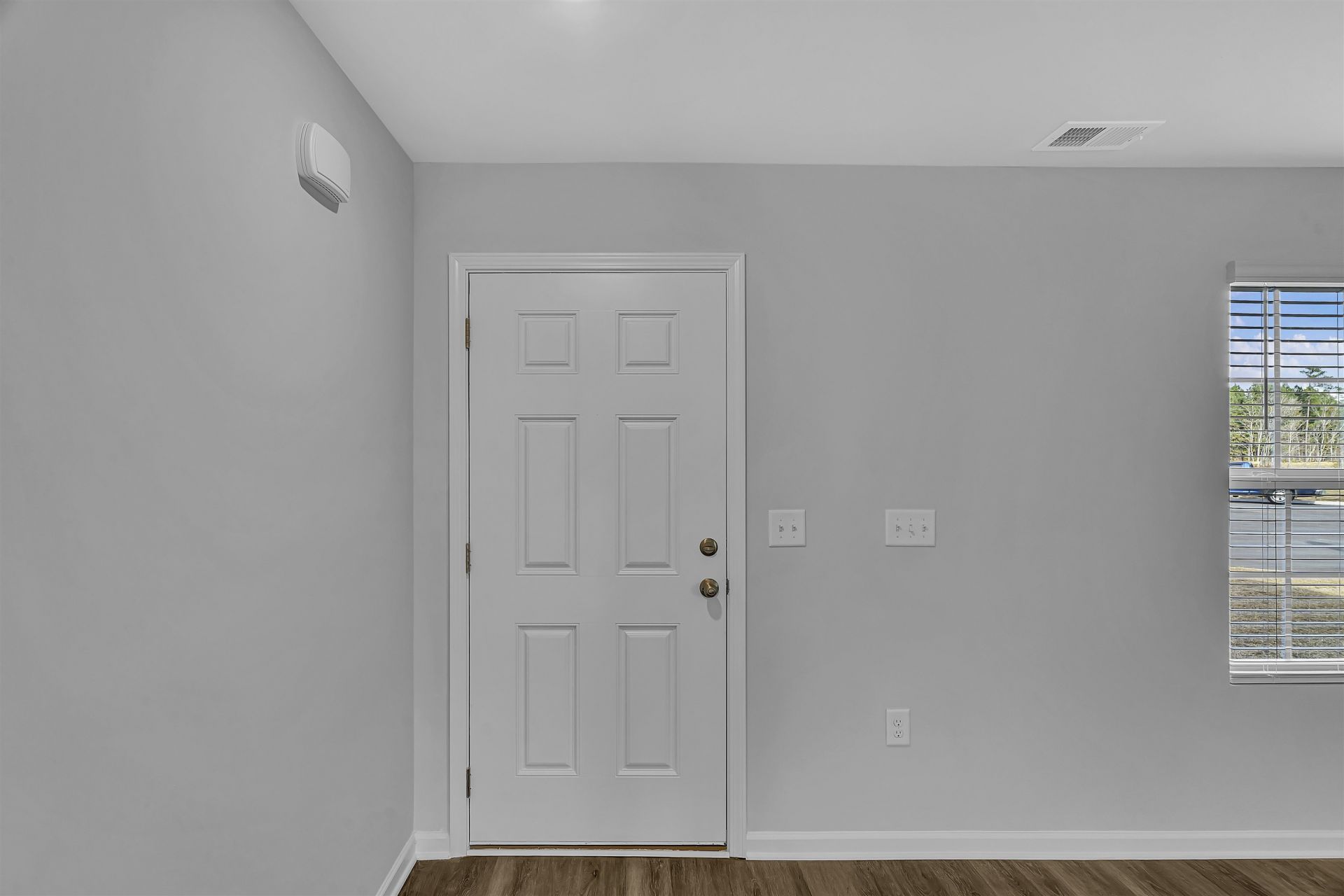 947 Caswell Dr. Photo 5
