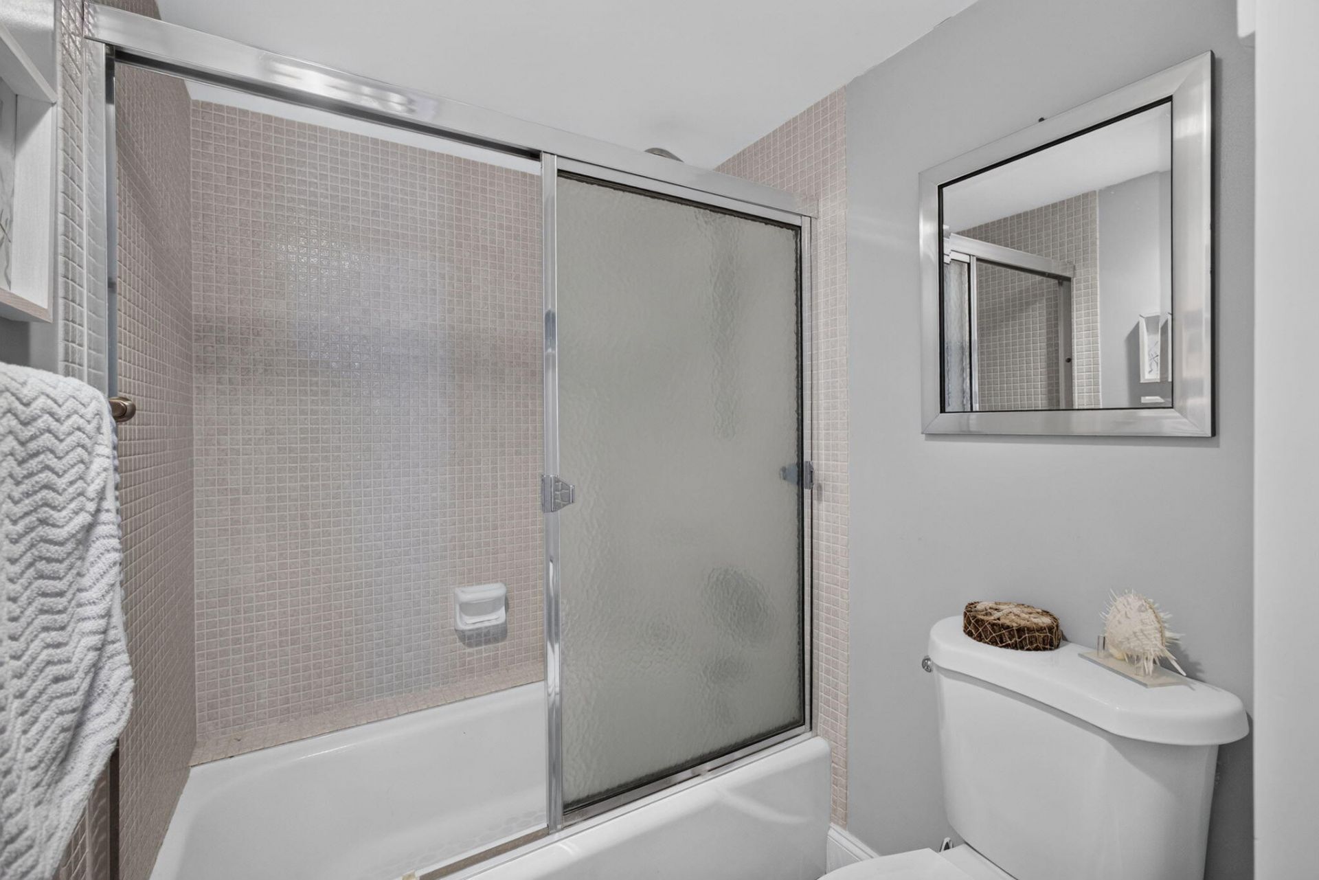 5380 N Ocean Drive, Unit 2e, Riviera Beach, FL 33404 Photo