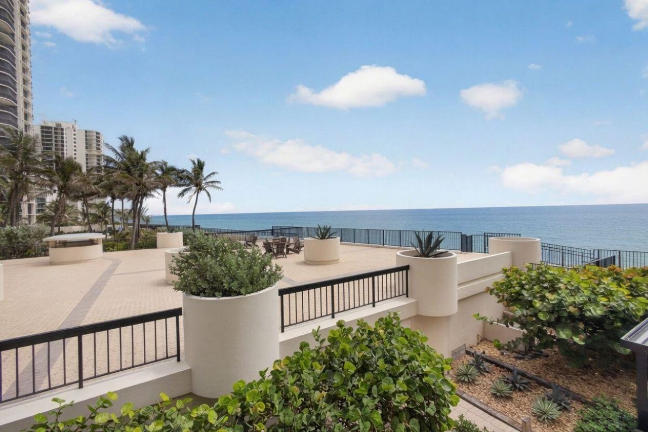5380 N Ocean Drive, Unit 2e, Riviera Beach, FL 33404 Photo
