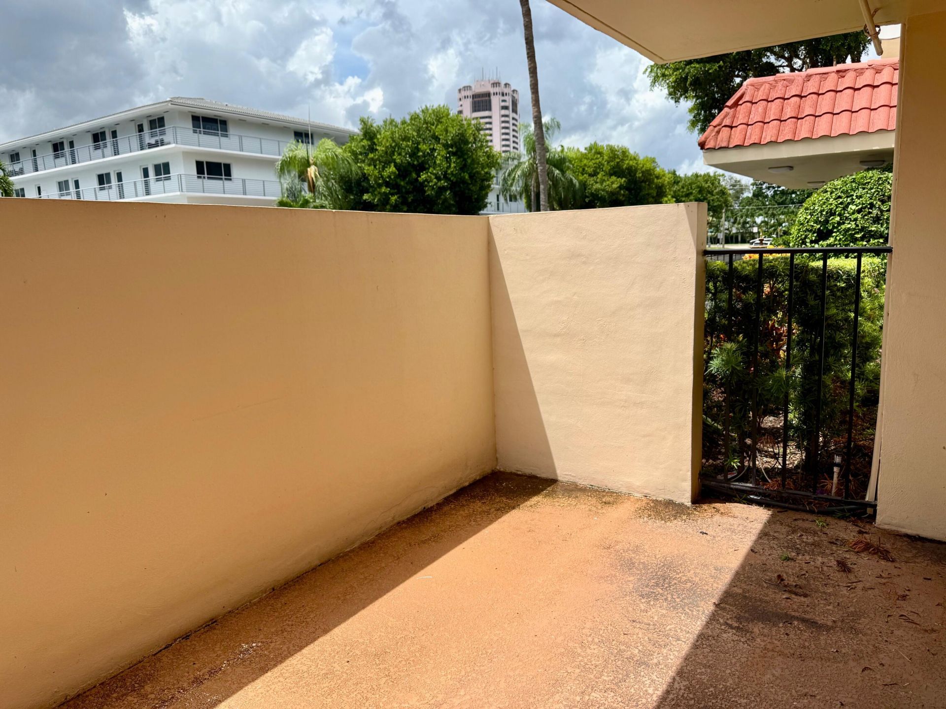 1000 Spanish River Road, Unit 1B, Boca Raton, FL 33432 Photo