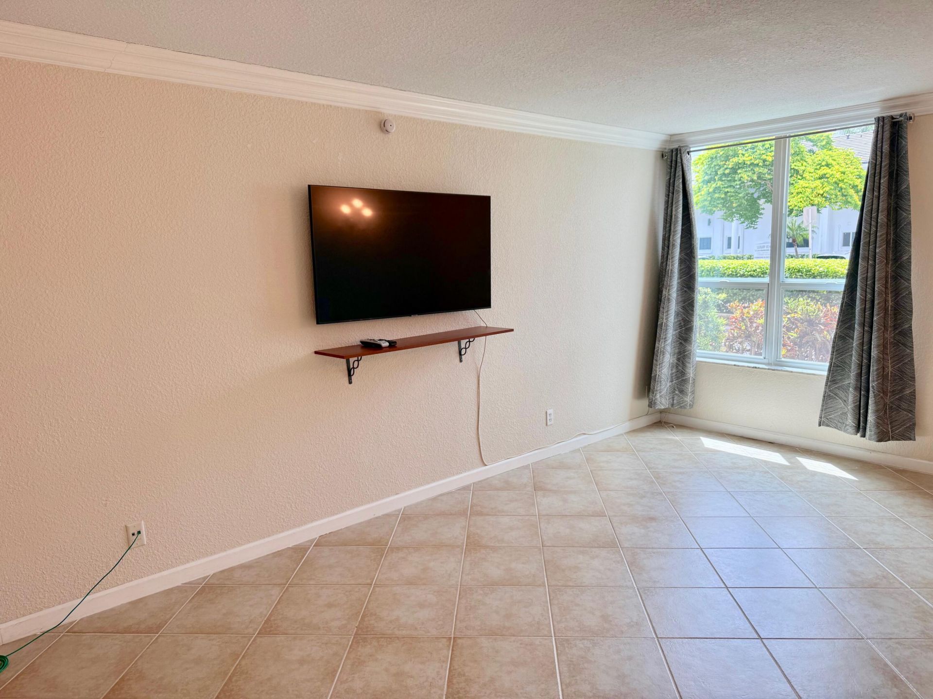 1000 Spanish River Road, Unit 1B, Boca Raton, FL 33432 Photo