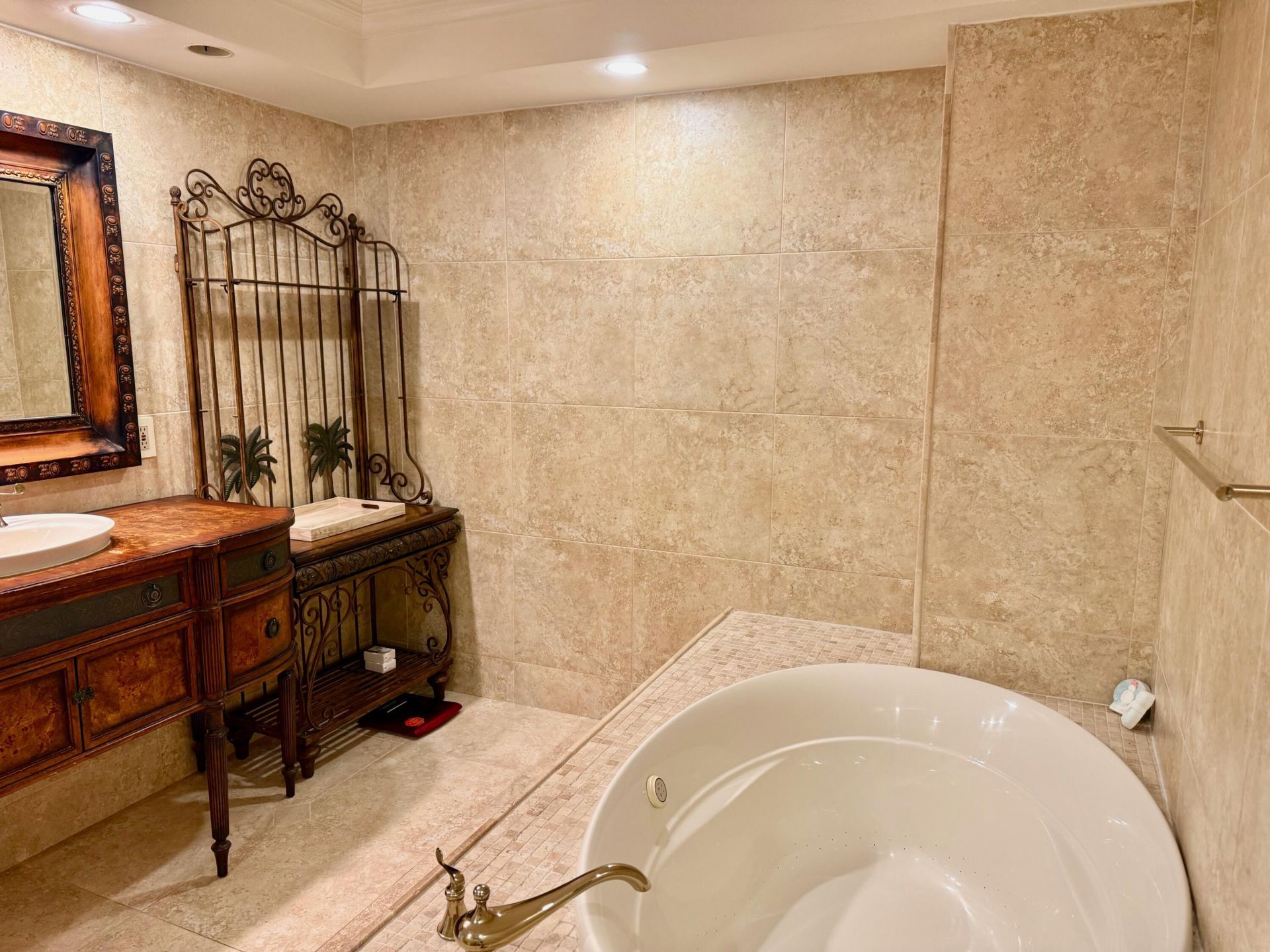 1000 Spanish River Road, Unit 1B, Boca Raton, FL 33432 Photo