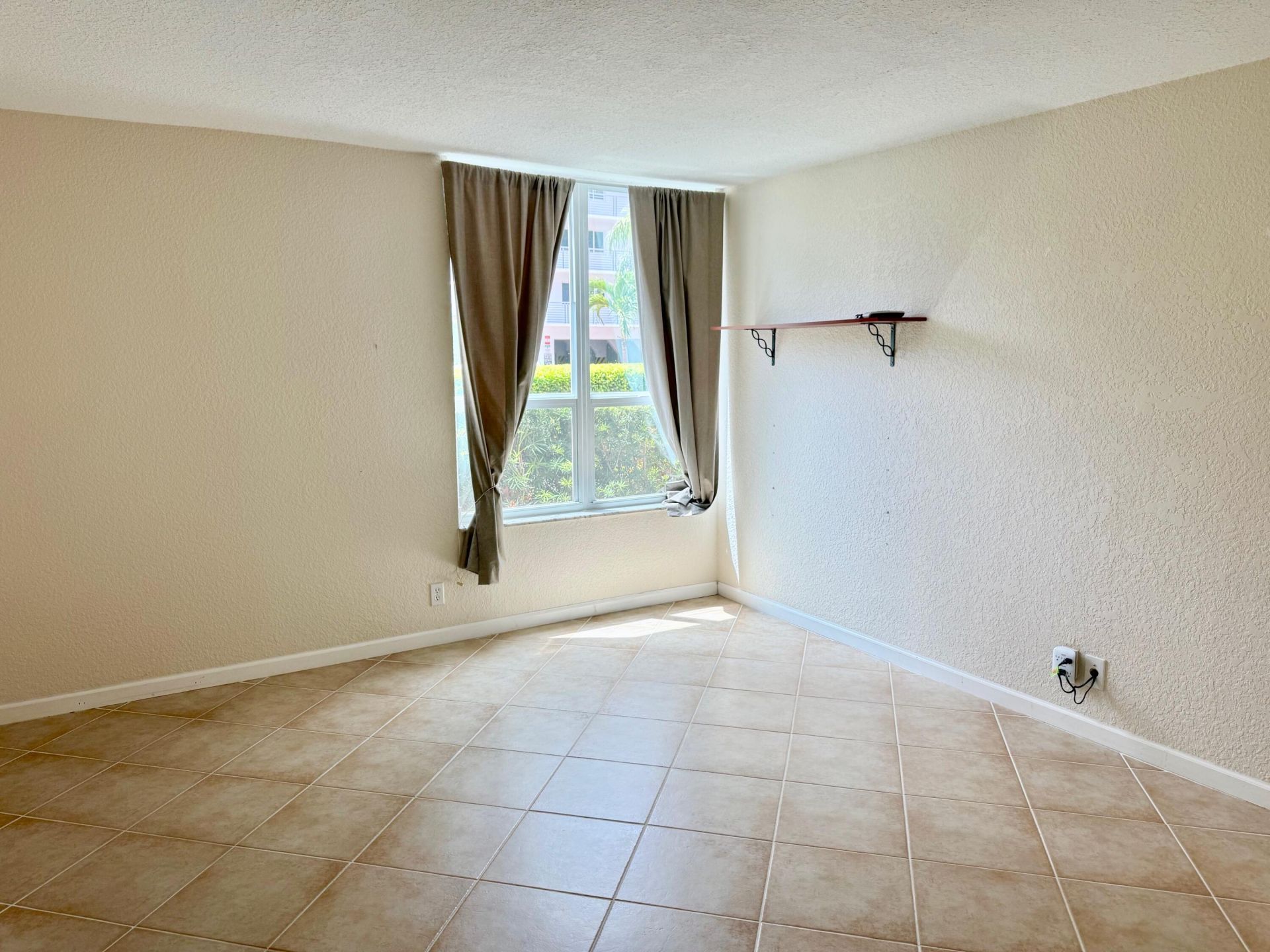 1000 Spanish River Road, Unit 1B, Boca Raton, FL 33432 Photo