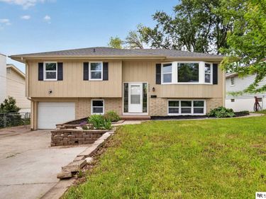 5005 S 90th Street, Omaha, NE 68127