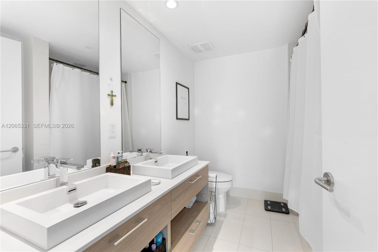 1300 S Miami Ave , Unit 2411, Miami, FL 33130 Photo