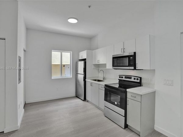1567 NW 1st St , Unit 14, Miami, FL 33125