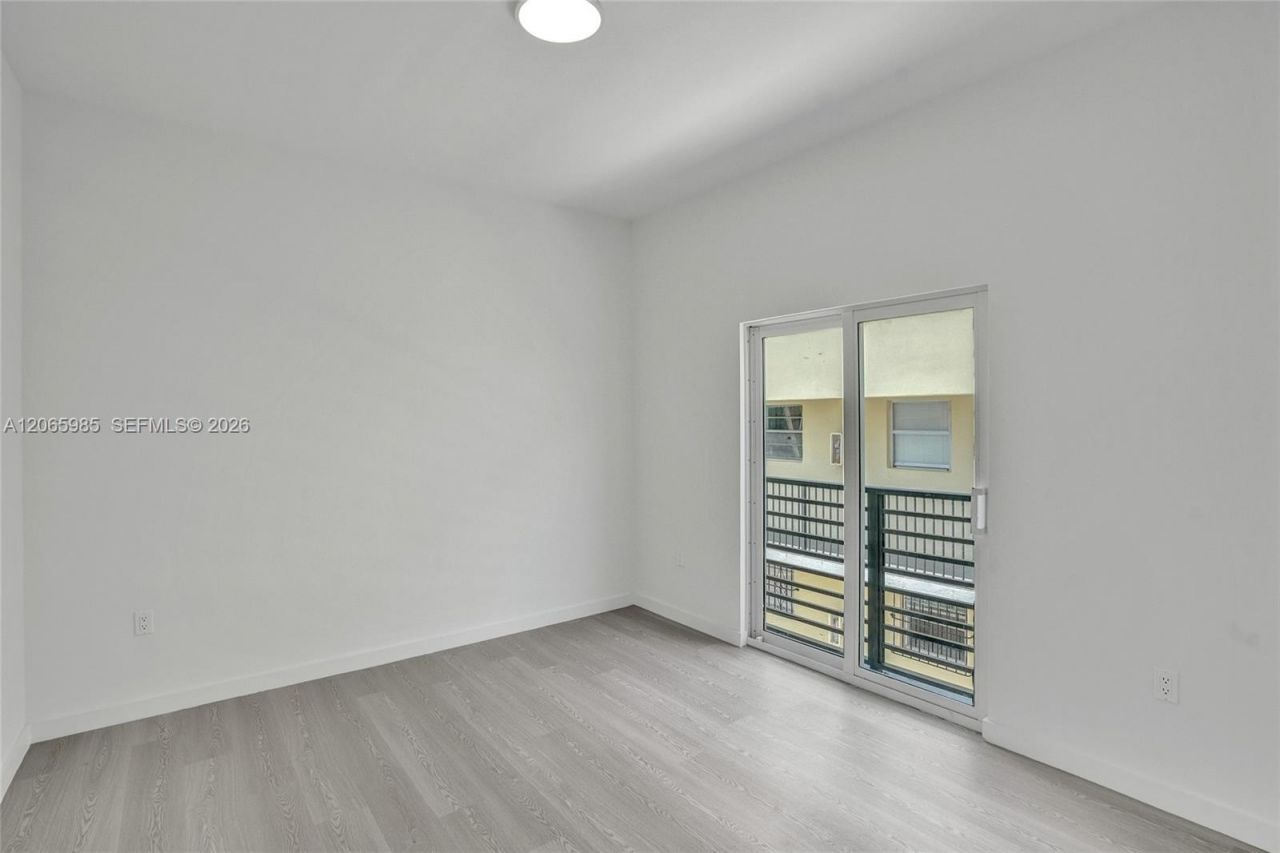 1567 NW 1st St , Unit 14, Miami, FL 33125 Photo