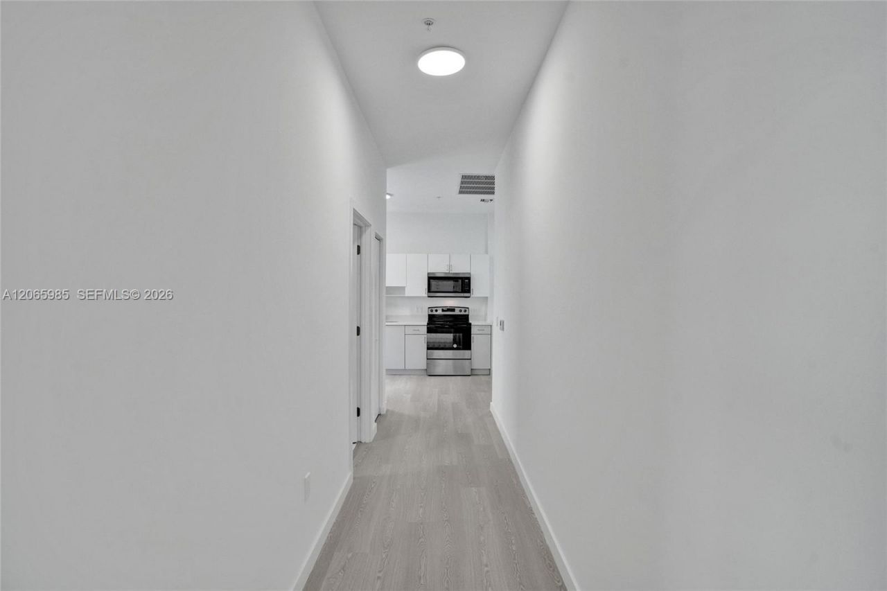 1567 NW 1st St , Unit 14, Miami, FL 33125 Photo