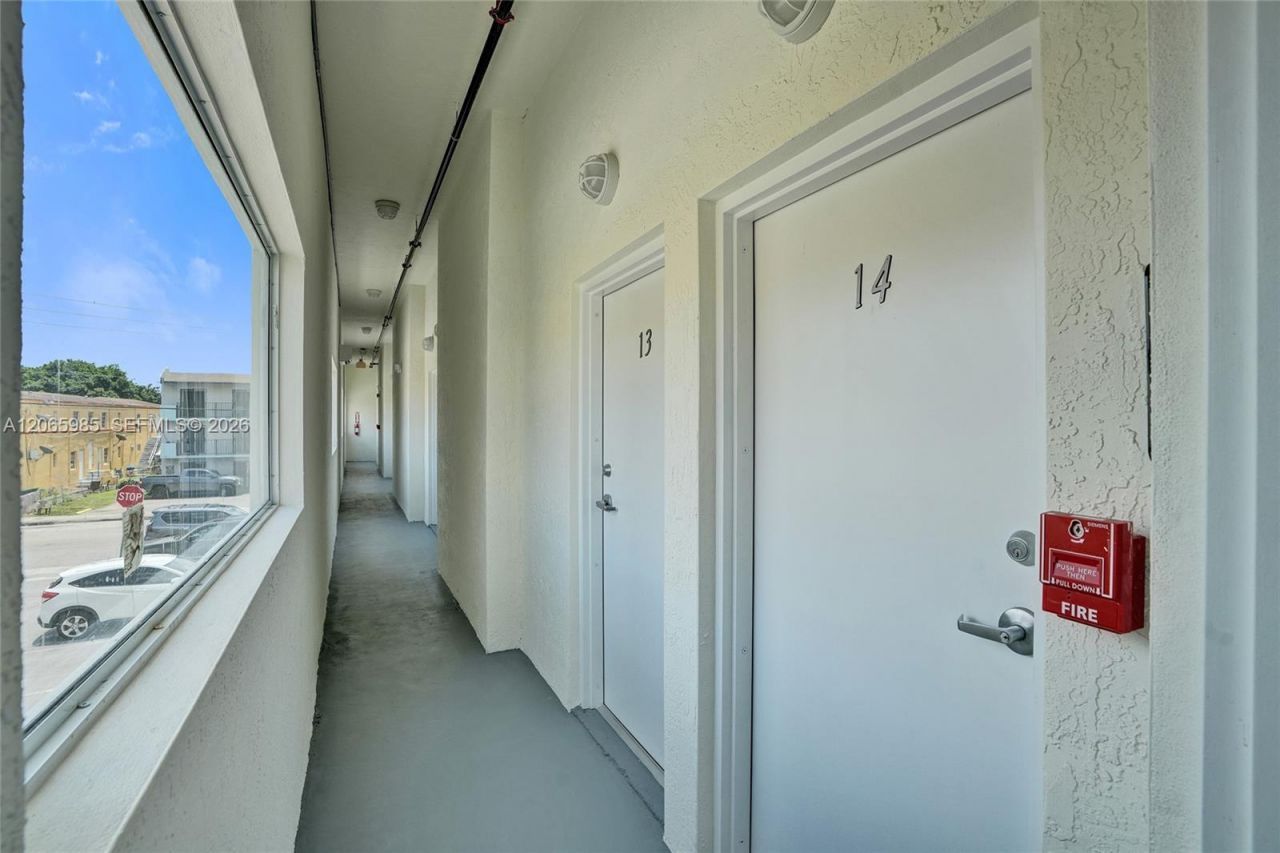 1567 NW 1st St , Unit 14, Miami, FL 33125 Photo