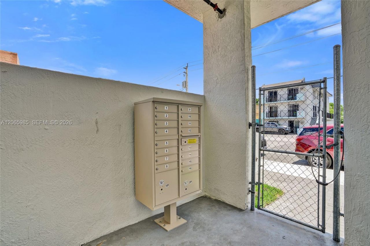 1567 NW 1st St , Unit 14, Miami, FL 33125 Photo