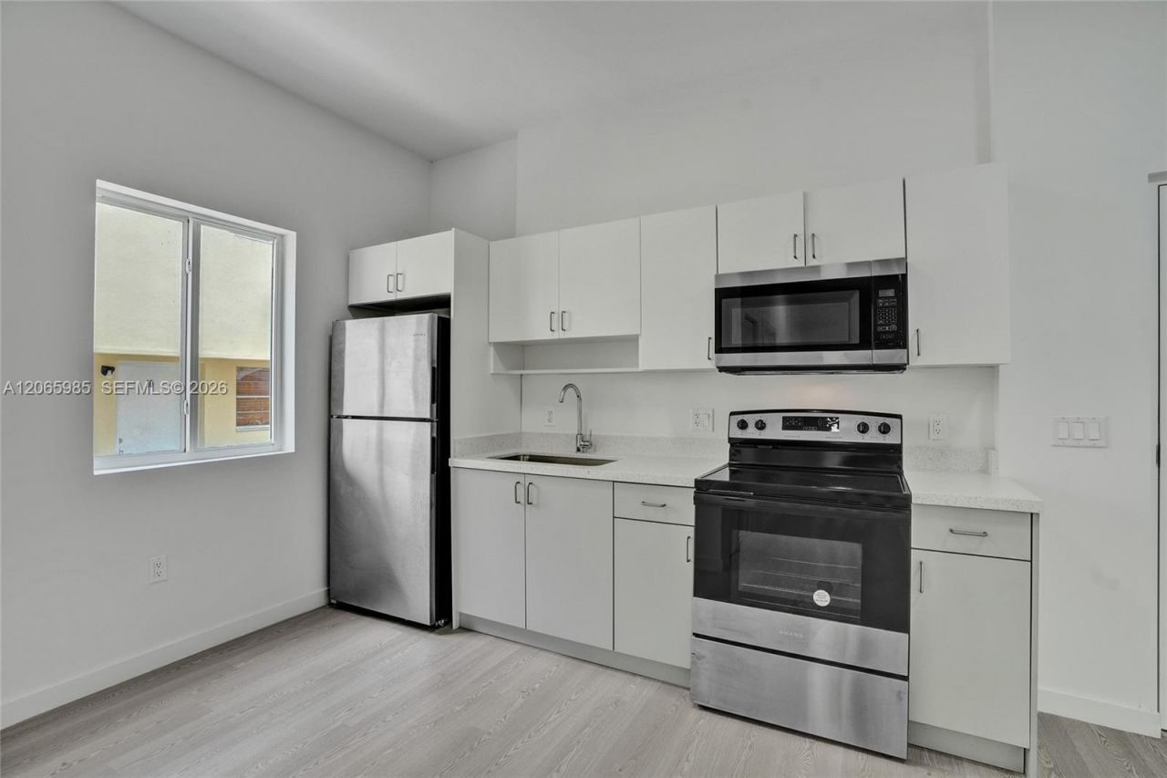 1567 NW 1st St , Unit 14, Miami, FL 33125 Photo