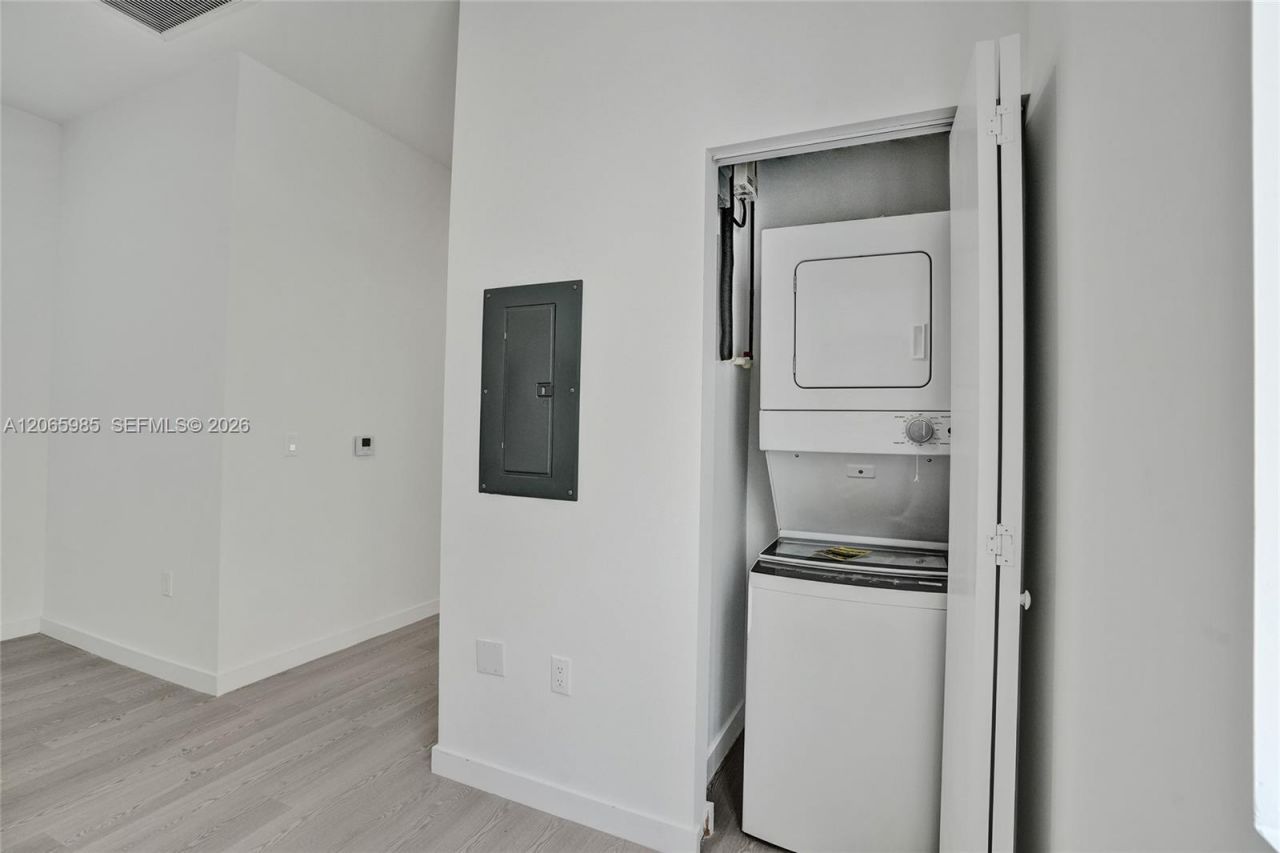 1567 NW 1st St , Unit 14, Miami, FL 33125 Photo