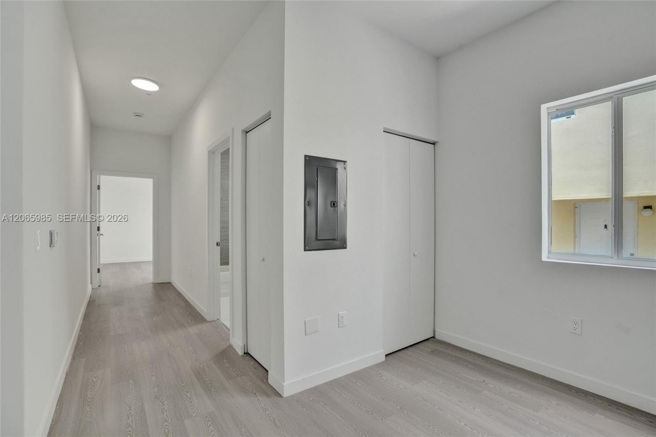 1567 NW 1st St , Unit 14, Miami, FL 33125 Photo