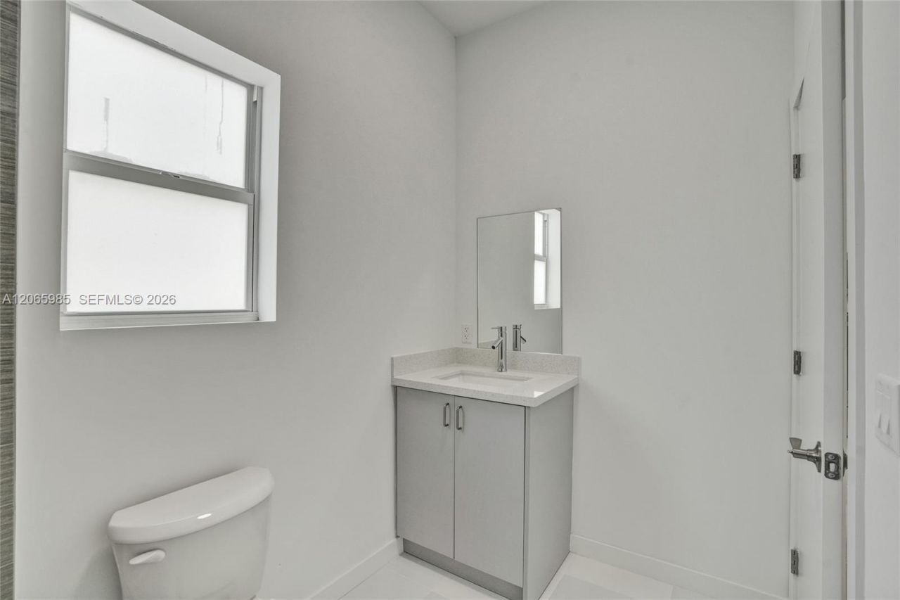 1567 NW 1st St , Unit 14, Miami, FL 33125 Photo