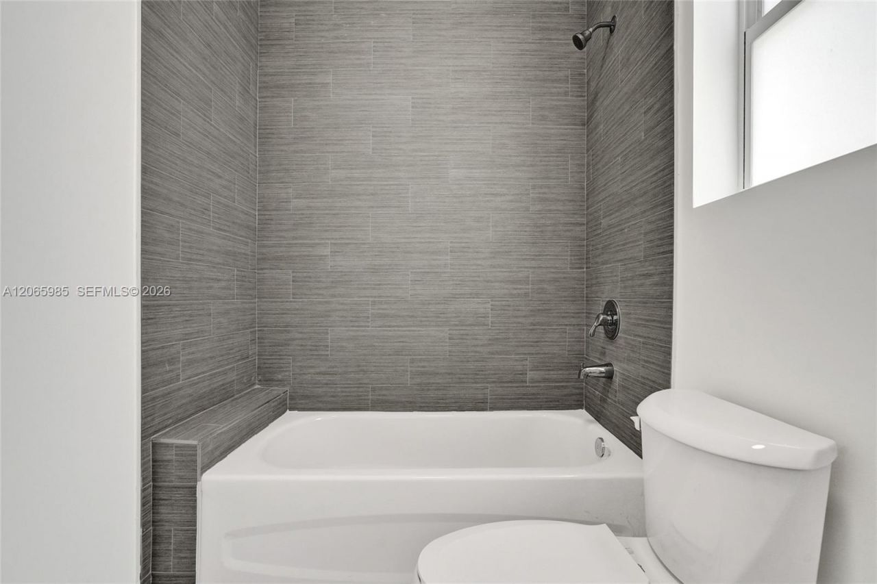 1567 NW 1st St , Unit 14, Miami, FL 33125 Photo