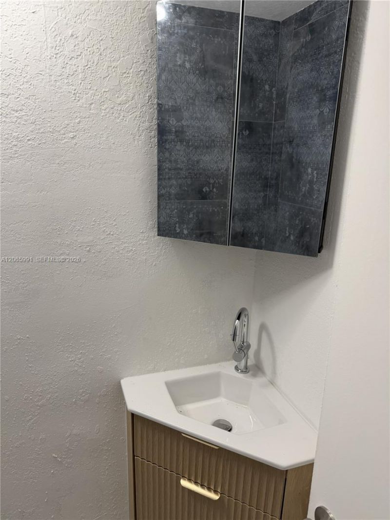 2424 SW 21st Ter, Unit IN-LAW DET, Miami, FL 33145 Photo