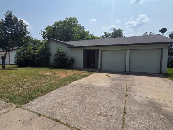 335 Springwillow Road, Burleson, TX 76028
