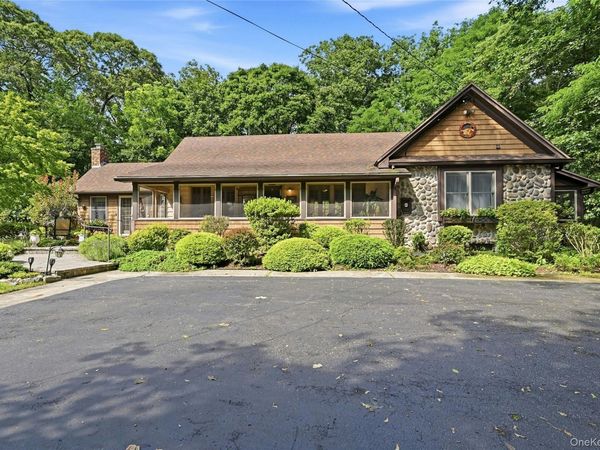 2064 N Country Road , Wading River, NY 11792