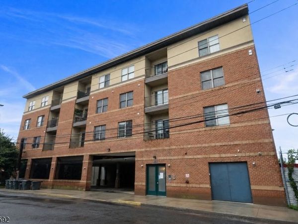 15 Tichenor Ln, Newark, NJ 07114