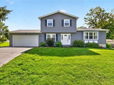 1449 Windsor Circle, Farmington, NY 14425